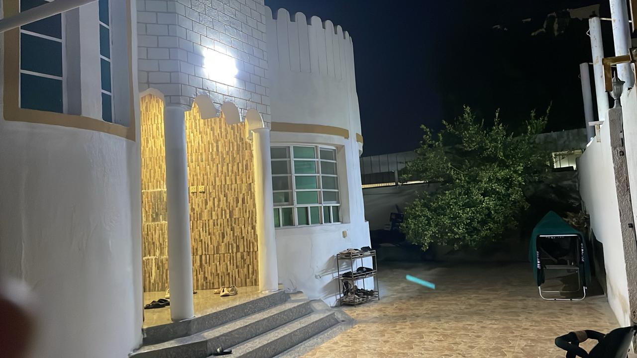 بيت أرضي بموقع مميز في المعبيلة للبيع