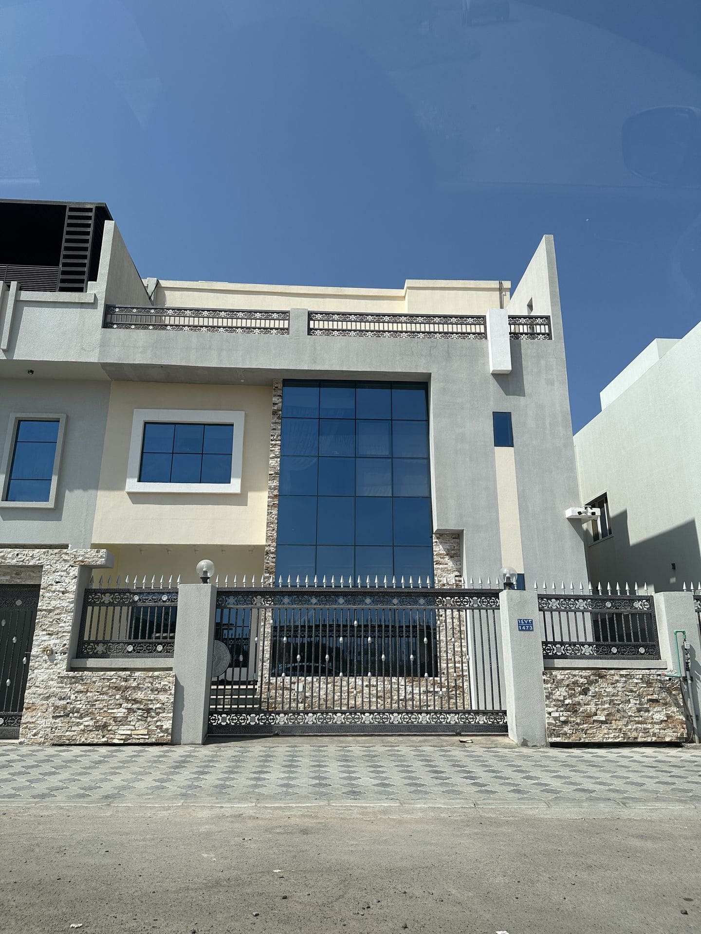 للبيع فيلا بتشيطات مميزة في سور الحديد خلف مسجد البيان