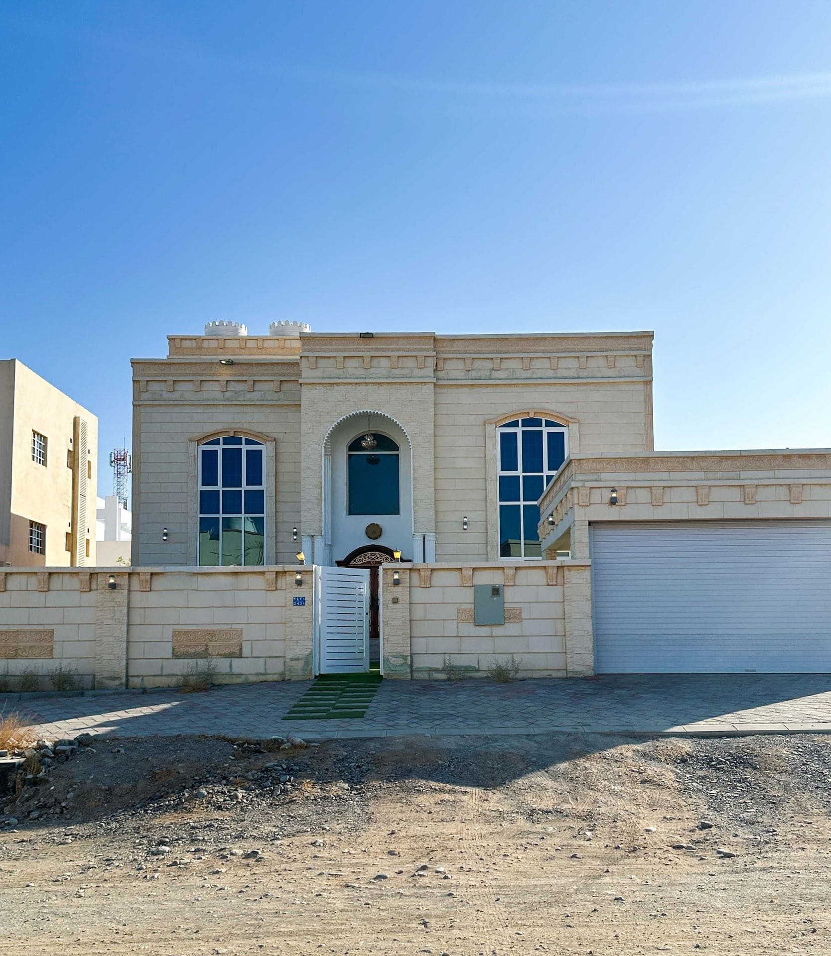 للبيع فيلا راقية بناء شخصي في المعبيلة (شارع النور)