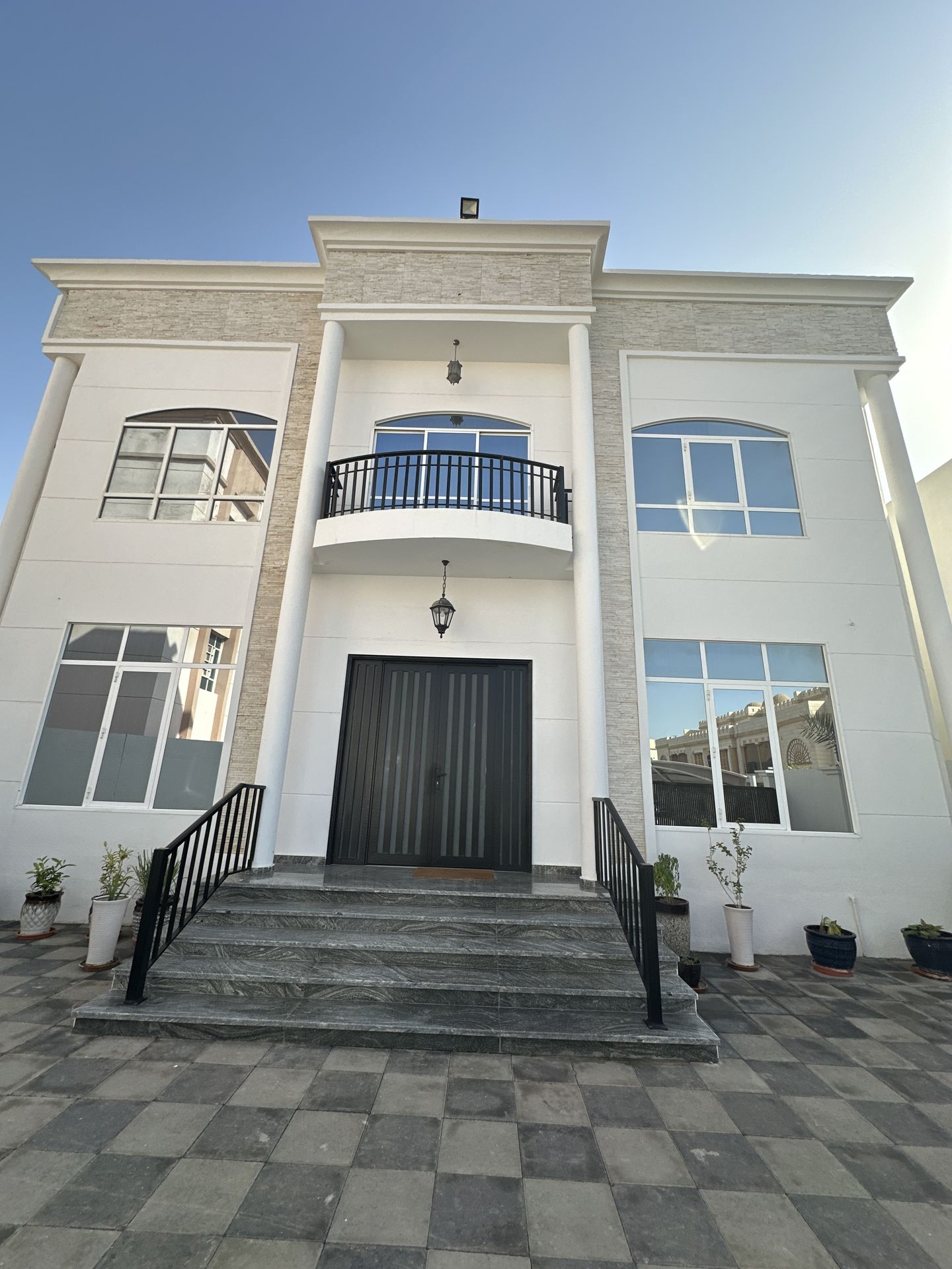 فيلا راقية للبيع في بوشر- مرتفعات الأنصب