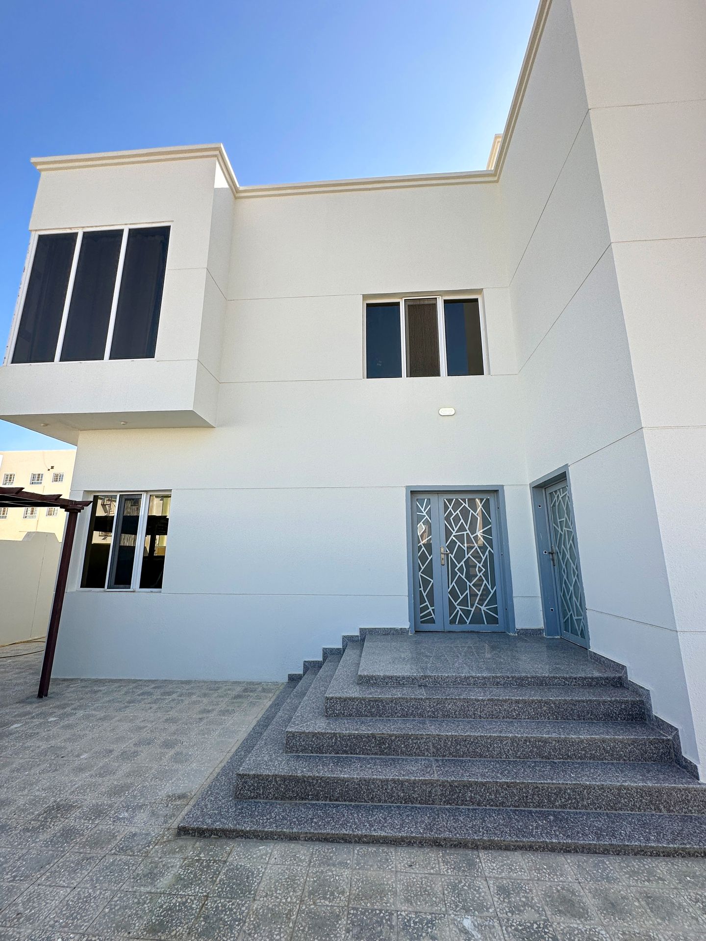 فيلا راقية للبيع  المعبيلة الجنوبية - حي التضامن